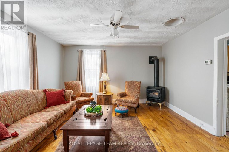 29158073/11509-queen-street/north-dundas-mountain-twp/north-dundas/ontario/K0E1J0_13