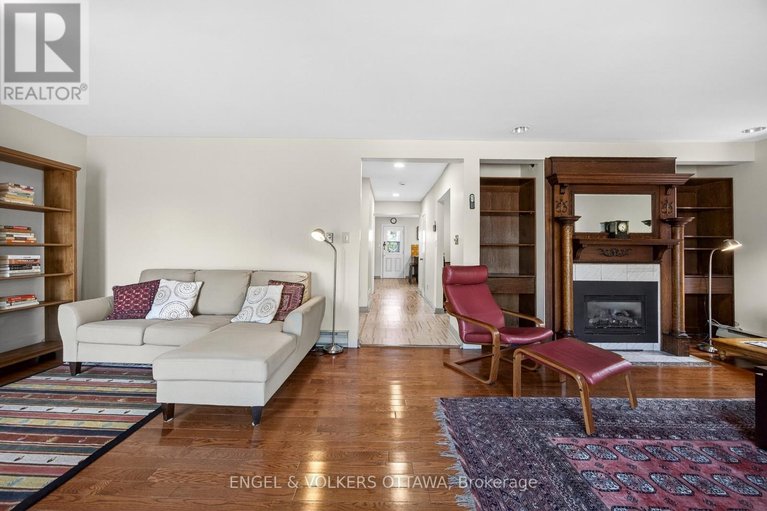 29617139/424-lochaber-avenue/westboro-west/ottawa/ontario/K2A0A6_14