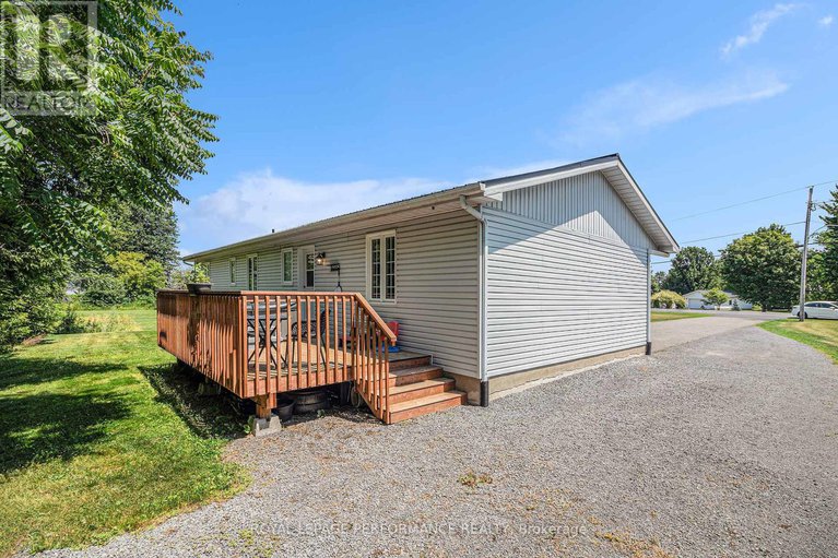 28804452/66-front-street/finch/north-stormont/ontario/K0C1K0_32
