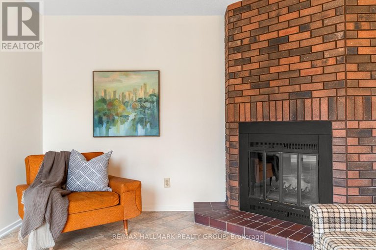 28978664/1075-avignon-court/orleans-wood/ottawa/ontario/K1C2N4_17