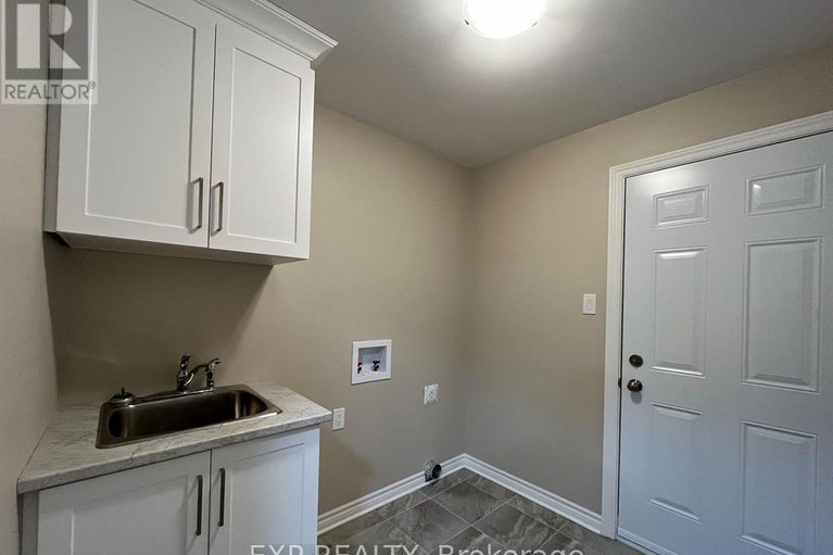 28364468/53-craig-street/village-of-russell/russell/ontario/K4R1A6_11