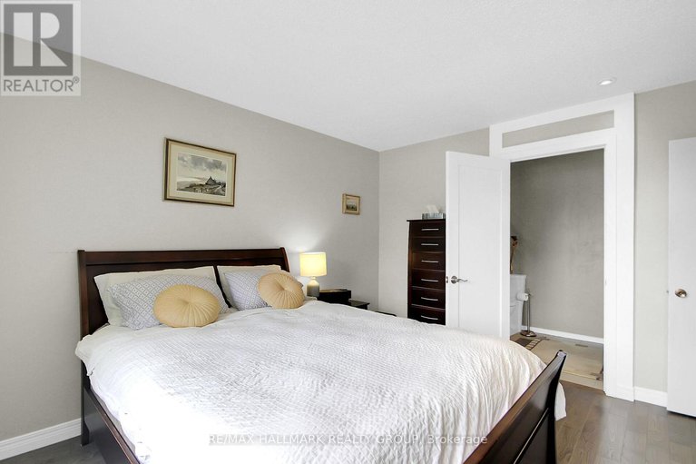 28785291/40-foothills-drive/lynwood-village/ottawa/ontario/K2H6K3_19