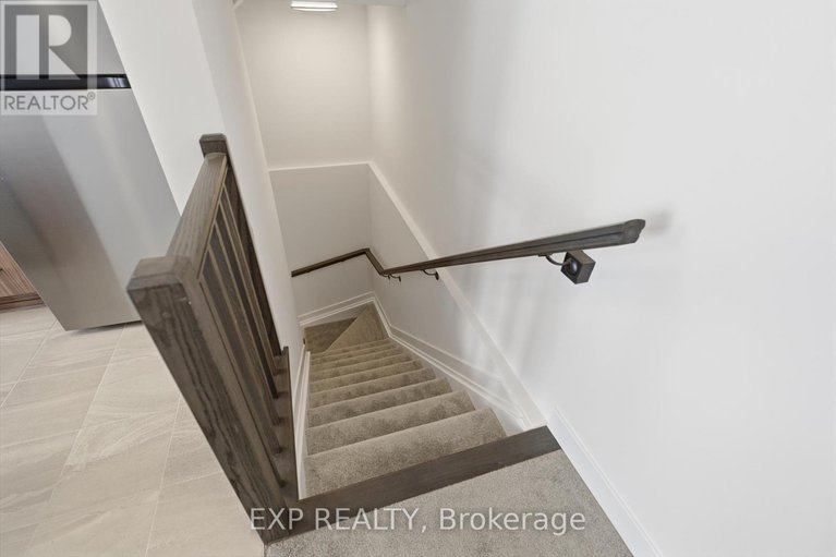 29306016/1007-silhouette-private/cedargrovefraserdale/ottawa/ontario/K2J4S3_14