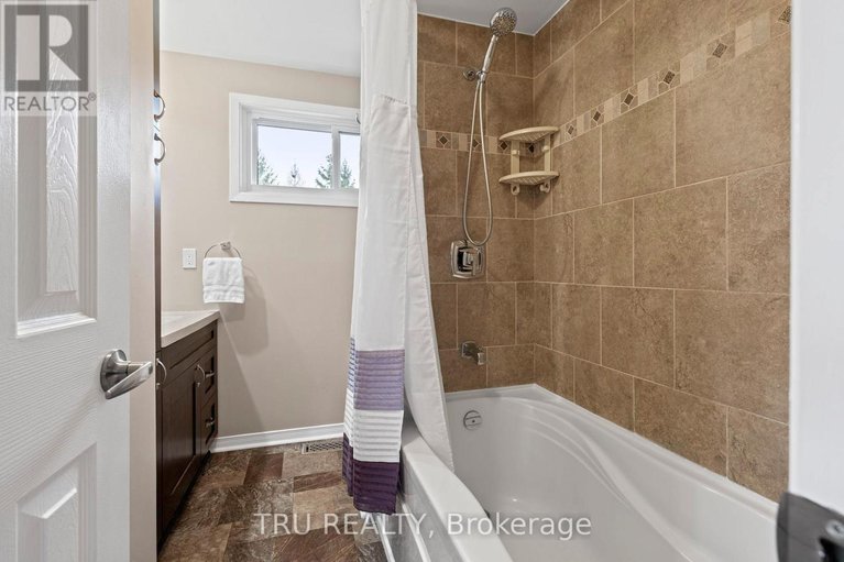 29611395/256-hoylake-crescent/bilberry-creekqueenswood-heights/ottawa/ontario/K1E2M8_27