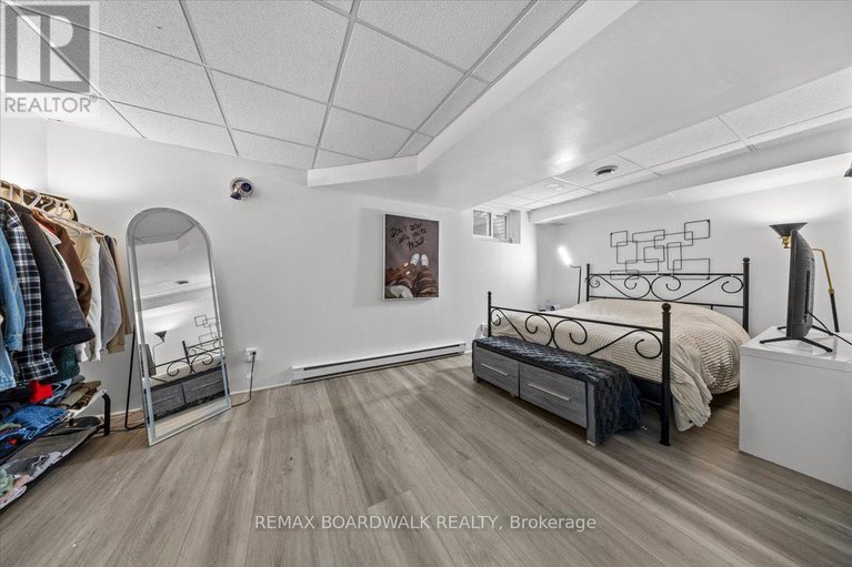 29318250/294-valade-crescent/fallingbrookpineridge/ottawa/ontario/K4A2X3_28