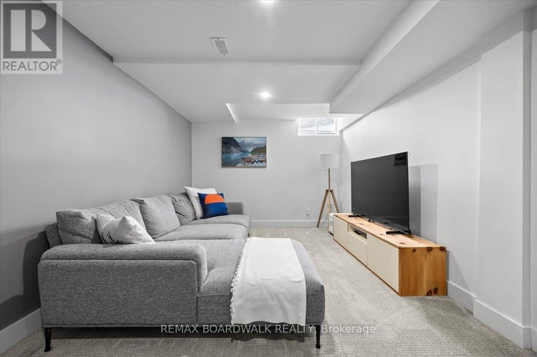 29598095/1535-kamouraska-circle/chateauneuf/ottawa/ontario/K1C3J1_39