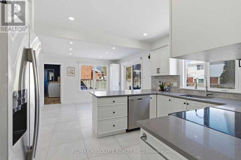 29407947/13-weatherwood-crescent/pineglencountry-place/ottawa/ontario/K2E7C5_16