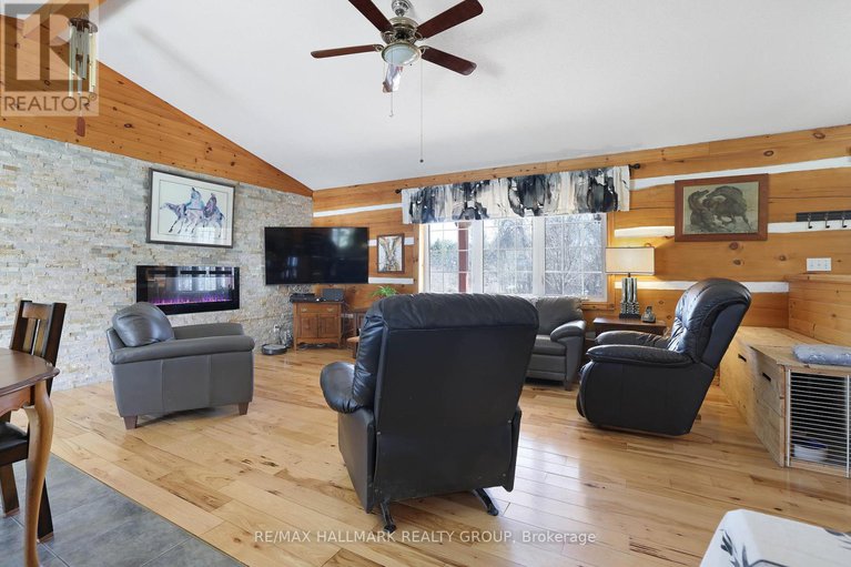 29109824/206-old-pakenham-road/fitzroy/ottawa/ontario/K0A1X0_17