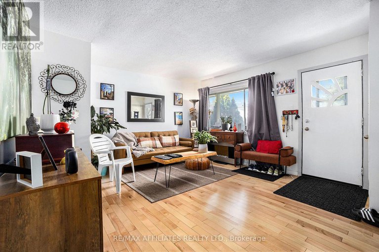 29090719/6208-renaud-road/mer-bleuebradley-estatesanderson-park/ottawa/ontario/K1W0L1_3