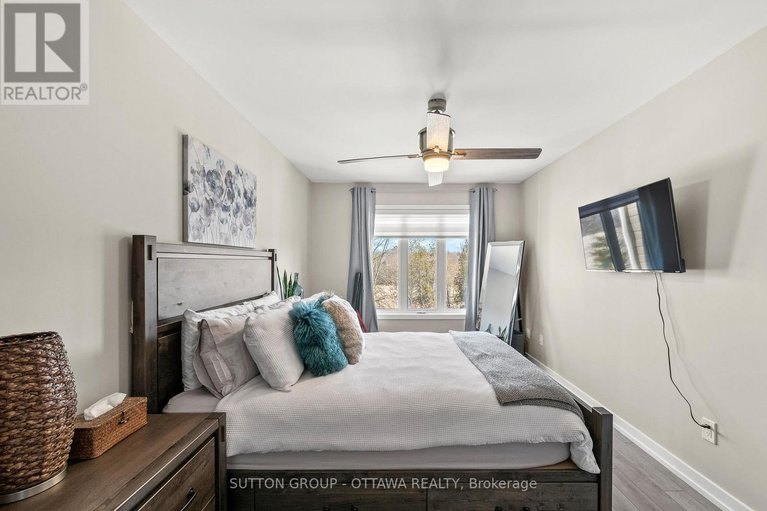 29586662/294-308-masters-lane/town-of-rockland/clarence-rockland/ontario/N1A2W1_20