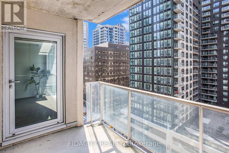 28466126/1105-242-rideau-street/sandy-hill/ottawa/ontario/K1N0B7_17
