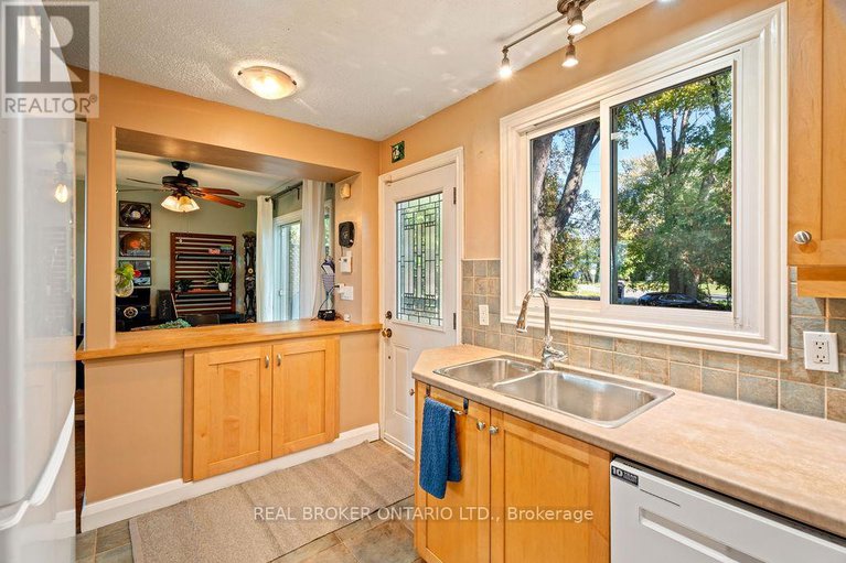 28929397/3-20-kempster-avenue/britannia/ottawa/ontario/K2B8B2_7