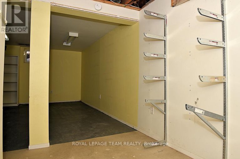 29378694/1305-kingston-avenue/carlington/ottawa/ontario/K1Z8K9_33