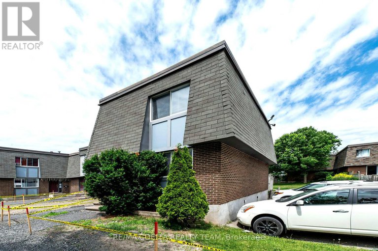 28521116/3024-fairlea-crescent/heron-gateindustrial-park/ottawa/ontario/K1V8T7_2