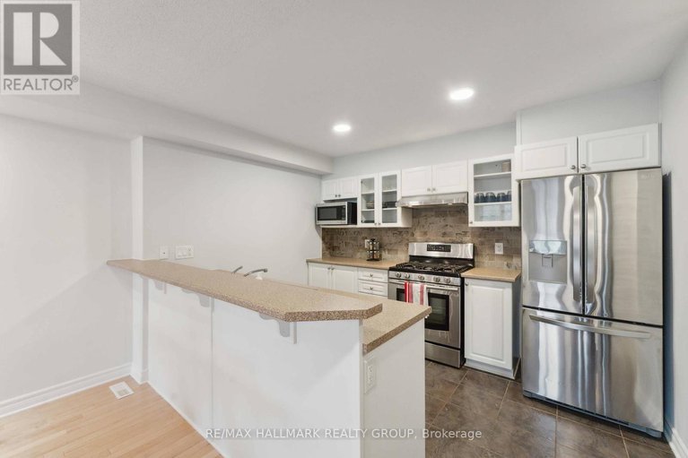 28421712/293a-titanium-private/convent-glen-north/ottawa/ontario/K1C0A5_9