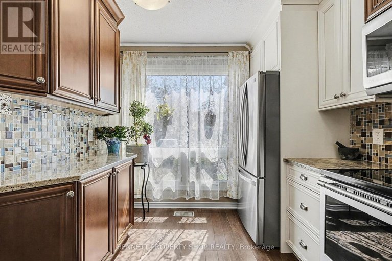 29640988/156-rutherford-court/beaverbrook/ottawa/ontario/K2K1N6_7