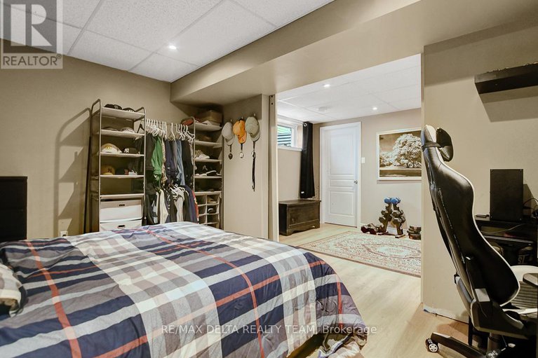 29035713/1916-montmere-avenue/notting-hillsummerside/ottawa/ontario/K4A0E7_34