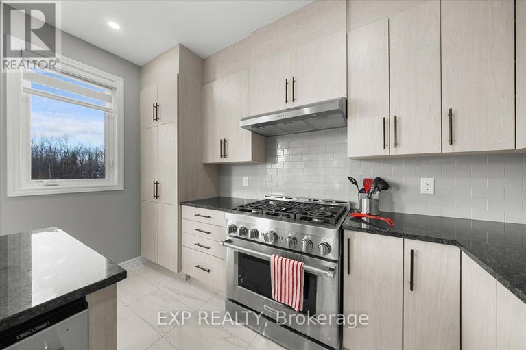 29135889/676-fisher-street/north-grenville-twp-kemptville-south/north-grenville/ontario/K0G1J0_16