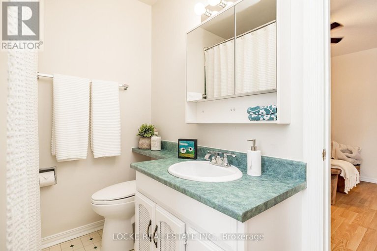 29239640/22-550-straby-avenue/overbrookcastle-heights/ottawa/ontario/K1K1H1_28