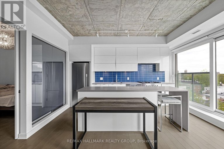 29641679/607-135-barrette-street/vanier/ottawa/ontario/K1L7Z9_9