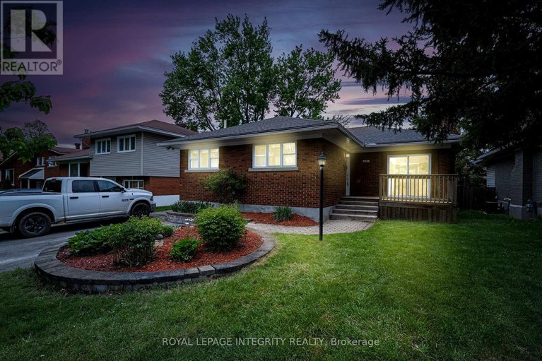 28557939/1695-gage-crescent-n/bel-air-heights/ottawa/ontario/K2C0Z7_2