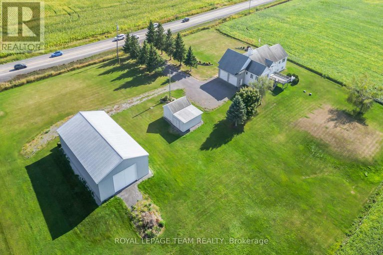 28816366/8665-russell-road/sarsfieldbearbrook/ottawa/ontario/K4B0J7_5