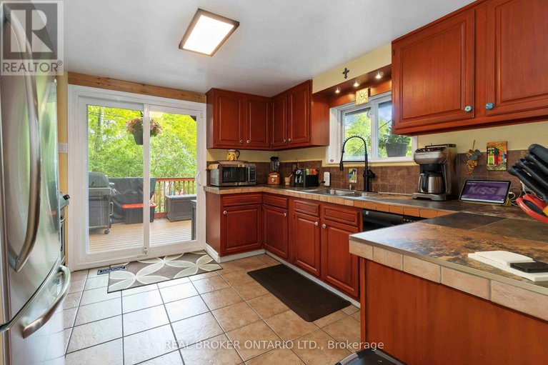 28470618/190-woods-road/constance-bay/ottawa/ontario/K0A3M0_28