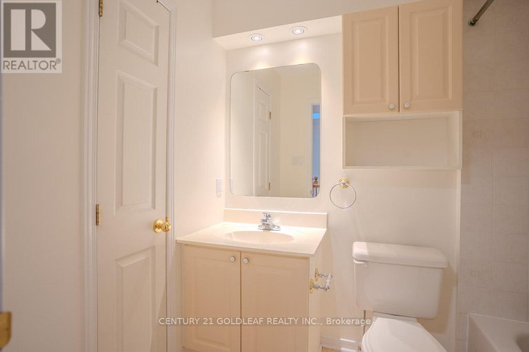 29137648/4-schoolhouse-private/lindenlea/ottawa/ontario/K1M2J5_24