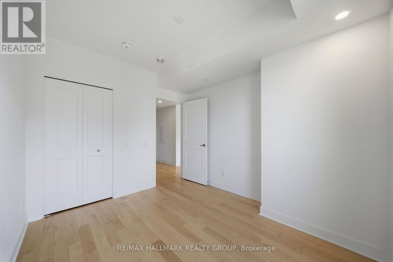 29589386/2001-180-george-street/lower-townbyward-market/ottawa/ontario/K1N0G8_7