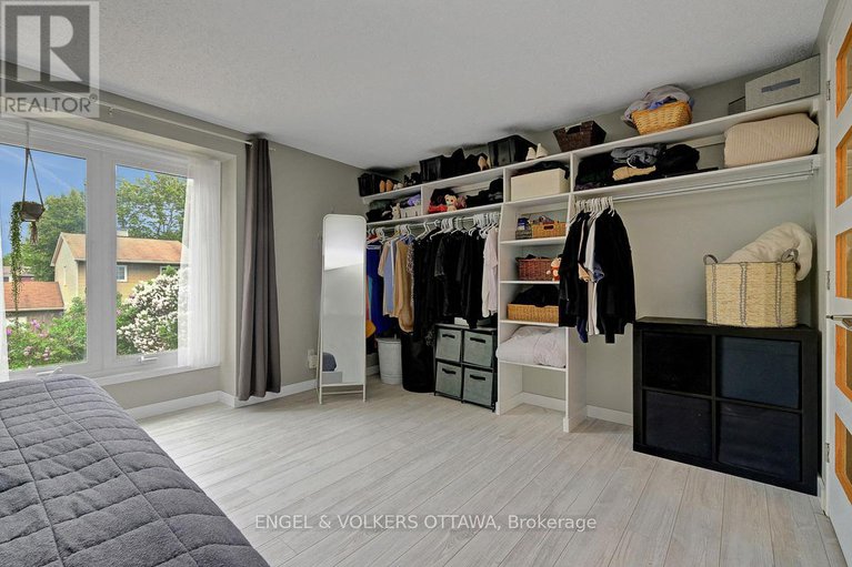 28587086/30-sovereign-avenue/craig-henrywoodvale/ottawa/ontario/K2G4W7_24