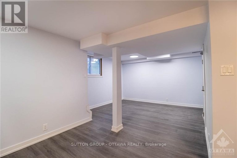 29504345/178-mcclellan-road/sheahan-estatestrend-village/ottawa/ontario/K2H5W1_22