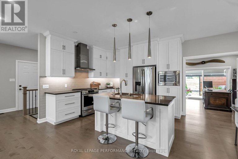 28627551/4-matthew-kieran-crescent/long-sault/south-stormont/ontario/K0C1P0_11