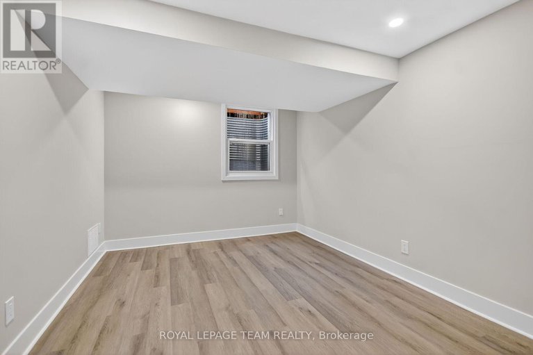 29688254/6636-marina-drive/manotick-south-to-roger-stevens/ottawa/ontario/K4M1B3_29