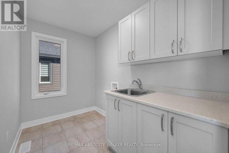 29090104/584-paakanaak-avenue/blossom-parkkemp-parkfindlay-creek/ottawa/ontario/K1X0J6_35