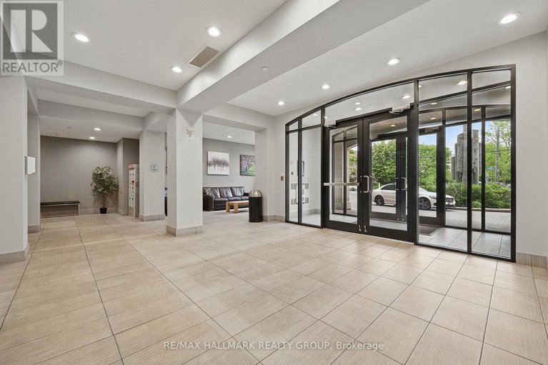28613045/ph7-808-bronson-avenue/dows-lake/ottawa/ontario/K1S5A4_3