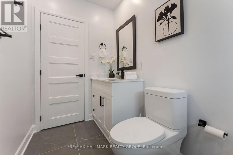 29099681/1796-saunderson-drive/elmvale-acres/ottawa/ontario/K1G2C2_12