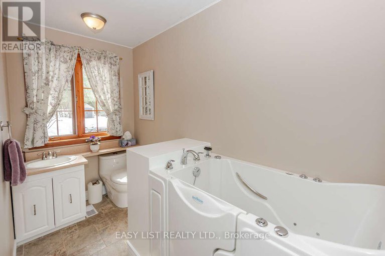 29370405/704-pattee-road/champlain-twp/champlain/ontario/K6A2R2_16