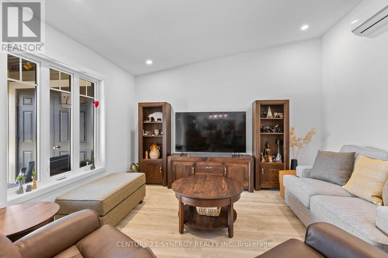 29613136/710-360-montee-outaouais-street/town-of-rockland/clarence-rockland/ontario/K4K0N3_19