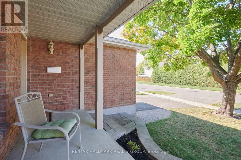 28989658/1743-silver-bark-avenue/orleanssunridge/ottawa/ontario/K1C7A8_3