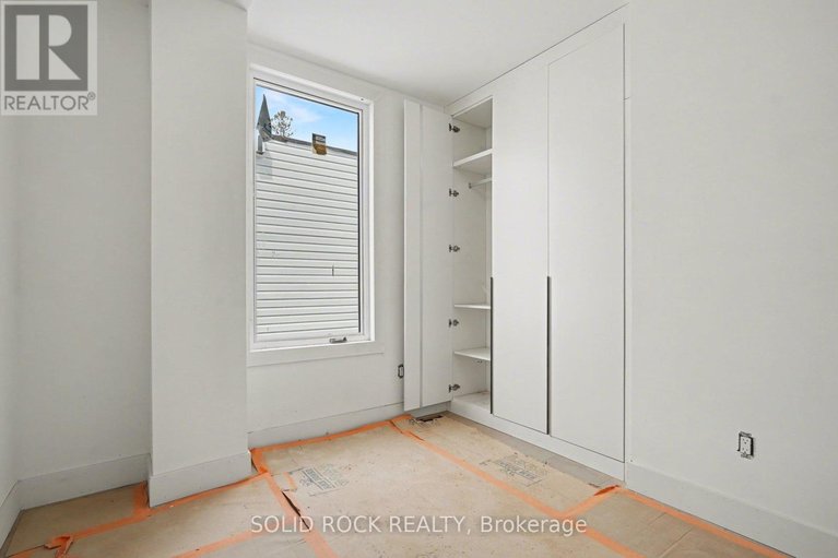 29669968/838-alpine-avenue/queensway-terrace-north/ottawa/ontario/K2B5R6_20