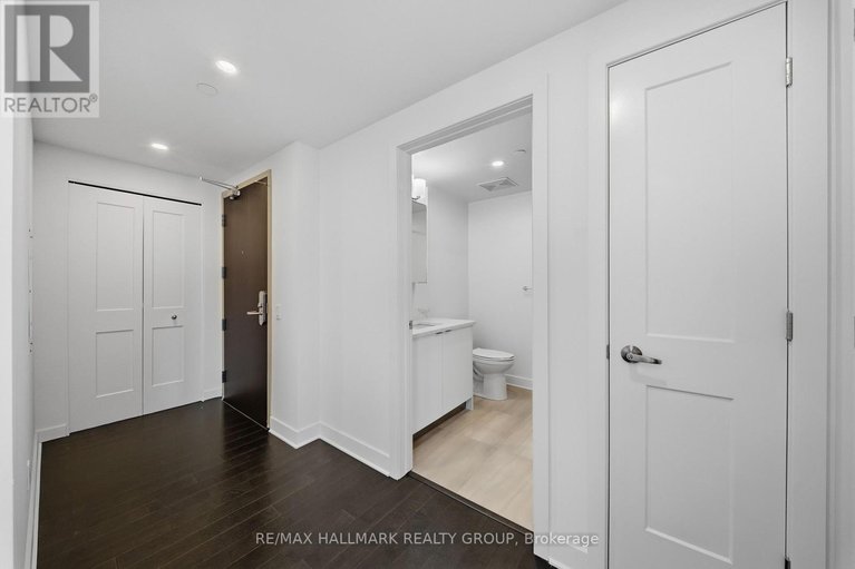 29589387/2406-180-george-street/lower-townbyward-market/ottawa/ontario/K1N0G8_3