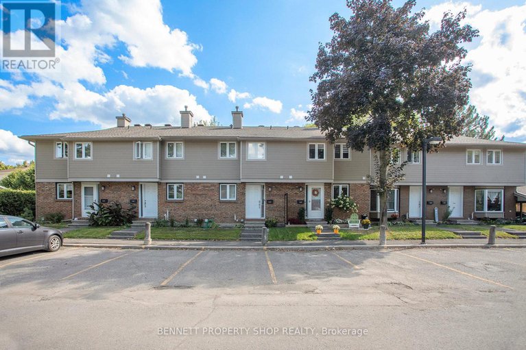 28865552/77-1642-du-sommet-place/chateauneuf/ottawa/ontario/K1C4Y9_1