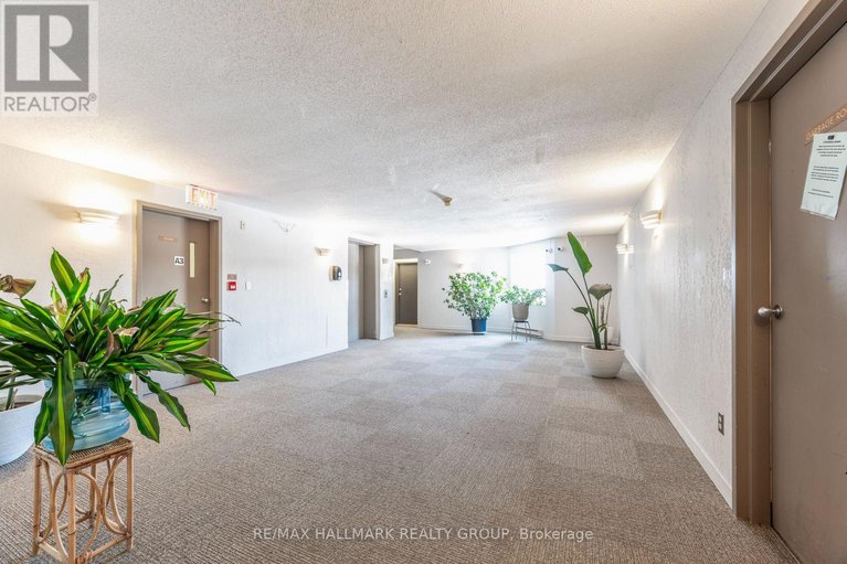 29371186/302-318-lorry-greenberg-drive/hunt-club-parkgreenboro/ottawa/ontario/K1T2R5_6