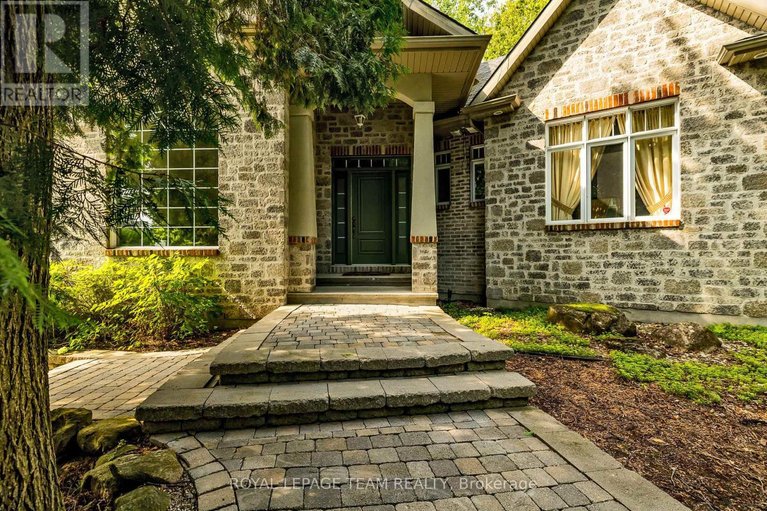 29638878/6196-deermeadow-drive/greely/ottawa/ontario/K4P1M9_6