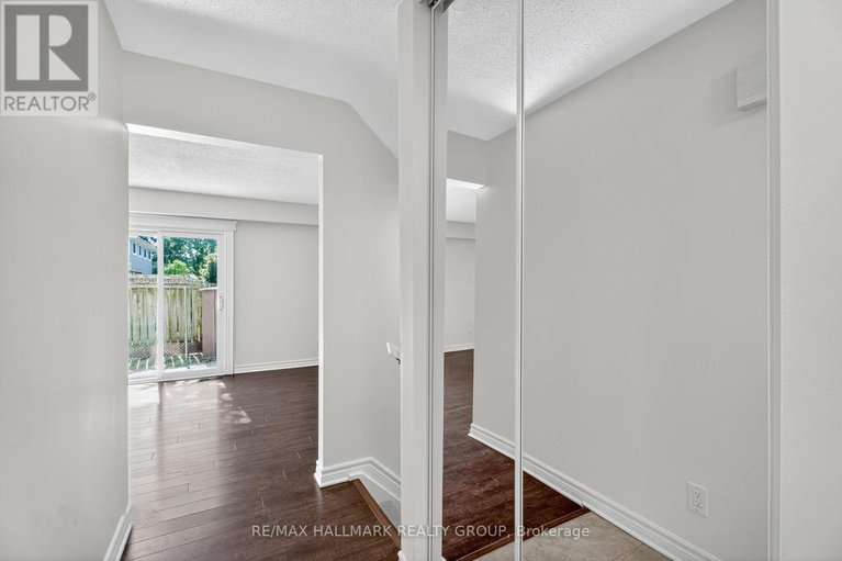 29155788/3921c-old-richmond-road/arbeatha-park/ottawa/ontario/K2H8T9_10