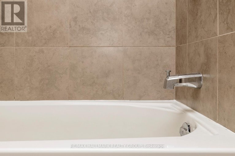 29449202/309-141-potts-private/notting-hillsummerside/ottawa/ontario/K4A0N7_36