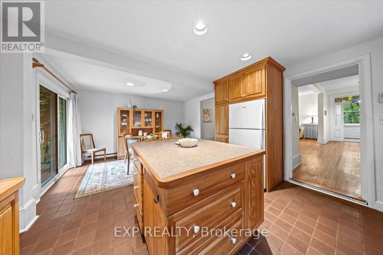 28588521/107-stanley-avenue/new-edinburgh/ottawa/ontario/K1M1N8_8