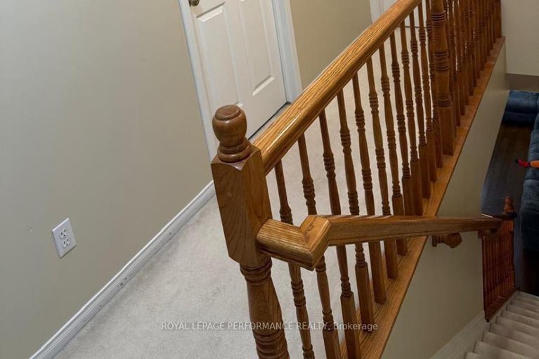 29218356/390-crownridge-drive-n/emerald-meadowstrailwest/ottawa/ontario/K2M3A4_9