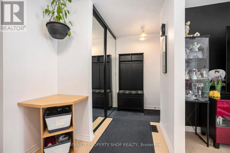 28778645/846-borland-drive/chatelaine-village/ottawa/ontario/K1E1X5_3