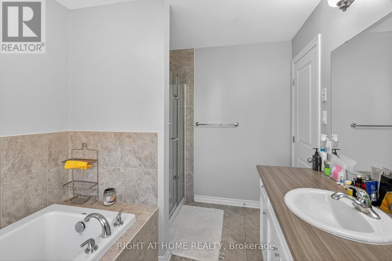 29032255/772-cedar-creek-drive/blossom-parkkemp-parkfindlay-creek/ottawa/ontario/K1T0B2_20